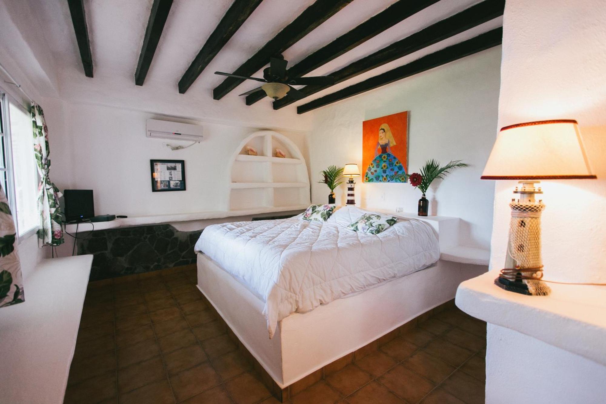 Oceanfront Bungalows - Paradise Rentals Santa Catalina Exterior photo